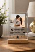 Kişiye Özel Spotify Tasarımlı Fotoğraflı Pleksi Masaüstü Tablo – Ahşap Tabanlı