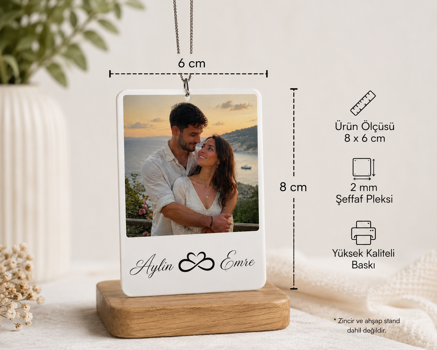 Kişiye Özel Fotoğraflı Dikiz Aynası Süsü – İsim Baskılı 8x6 cm Araç Aynası Dekoru | UV Baskılı Pleksi